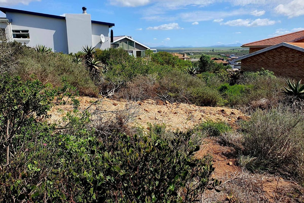 Spacious Coastal Stand with Sea Views and Dual-Living Potential - Photo 2