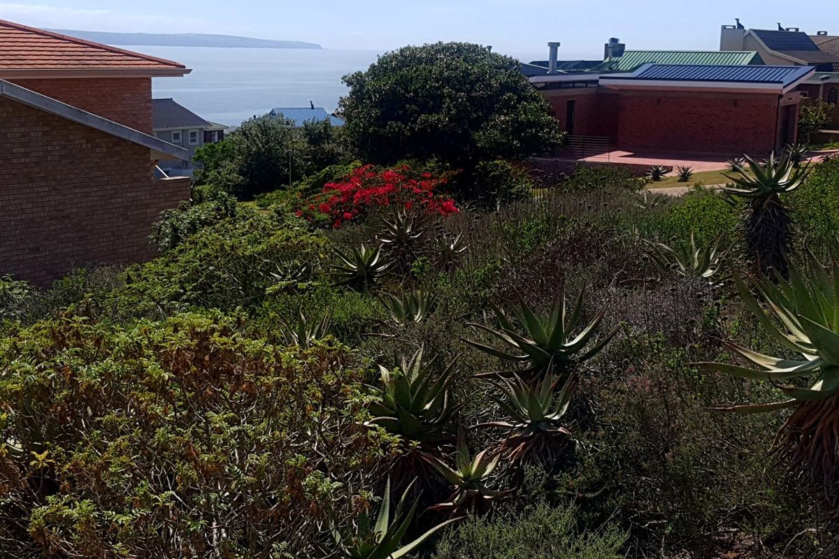 Spacious Coastal Stand with Sea Views and Dual-Living Potential - Photo 4