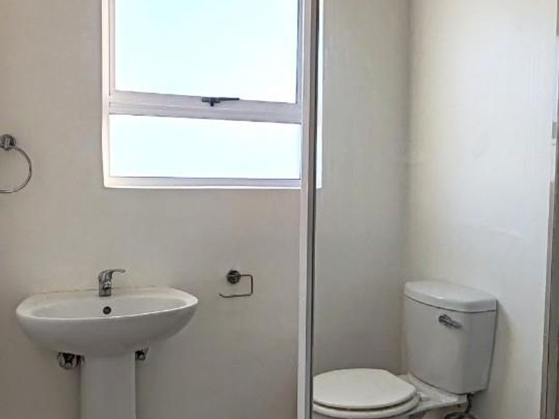 Spectacular First Floor 1-Bedroom Apartment in Bergvliet Vistas - Photo 6