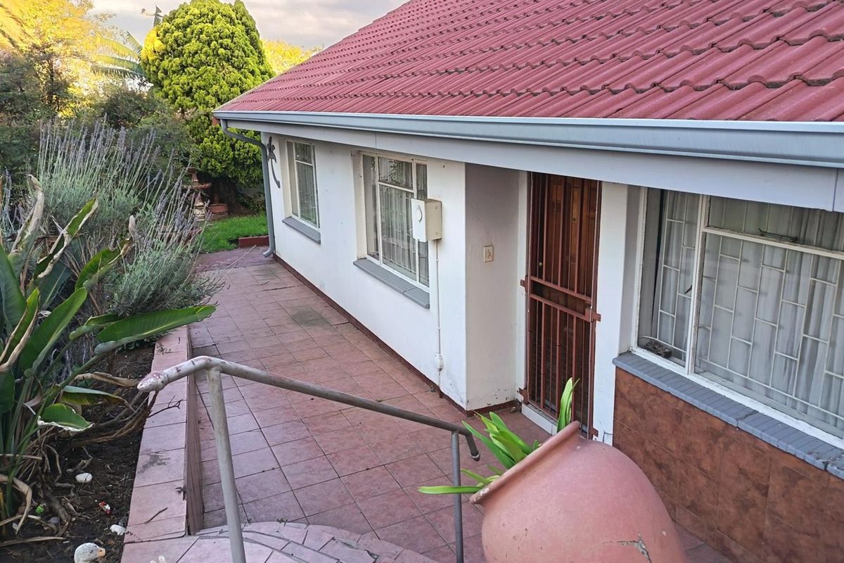 House For Sale in Thistle Grove, Kinross, Secunda - Photo 2