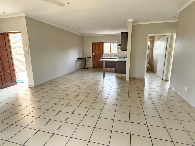Townhouse For Sale in Margate, KwaZulu Natal - Photo 3
