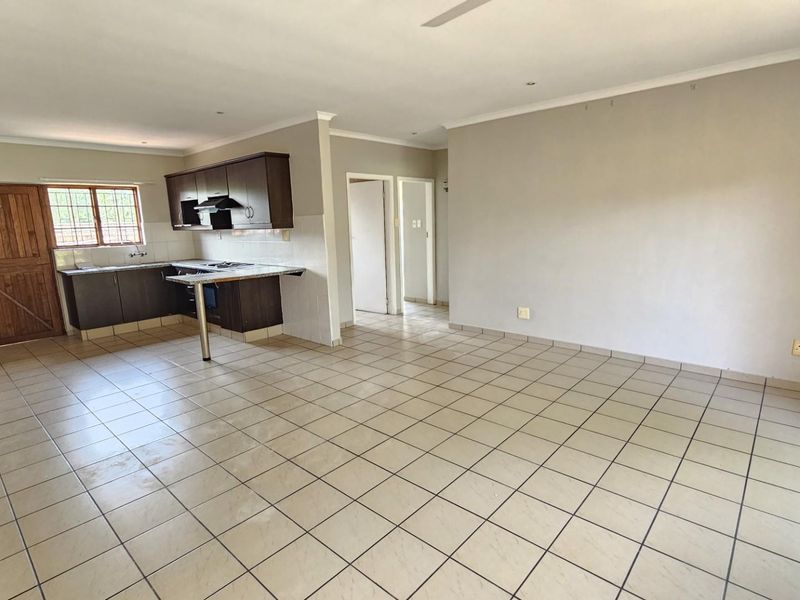 Townhouse For Sale in Margate, KwaZulu Natal - Photo 4