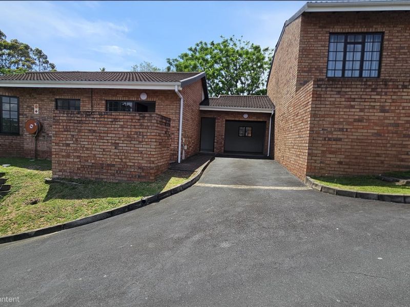 Townhouse For Sale in Margate, KwaZulu Natal - Photo 2