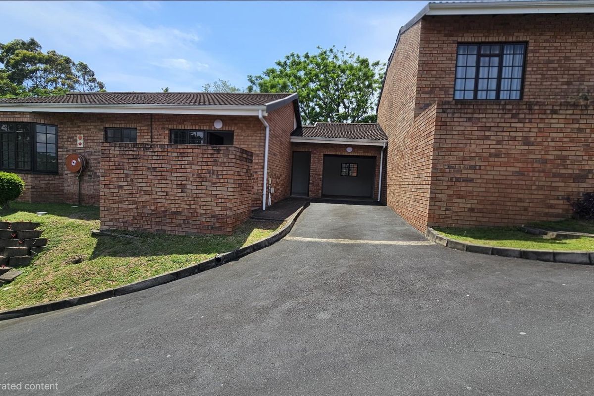 Townhouse For Sale in Margate, KwaZulu Natal - Photo 2