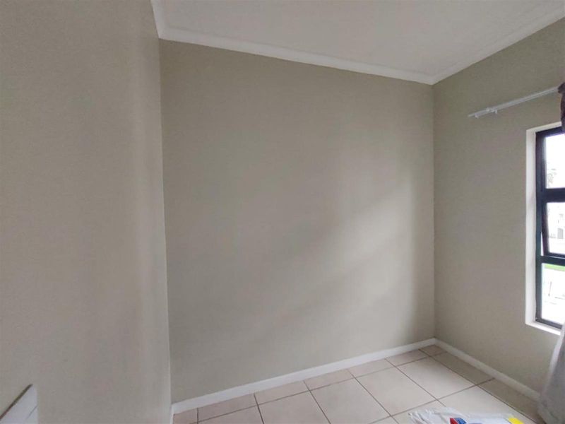 Attention Investors , First-Time Buyers - Prime 2 Bedroom Apartment in Grand Central, Midrand - Photo 6