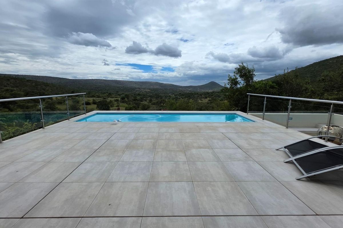 Zwartkloof - Luxurious three bedroom home with spectacular views - Photo 4