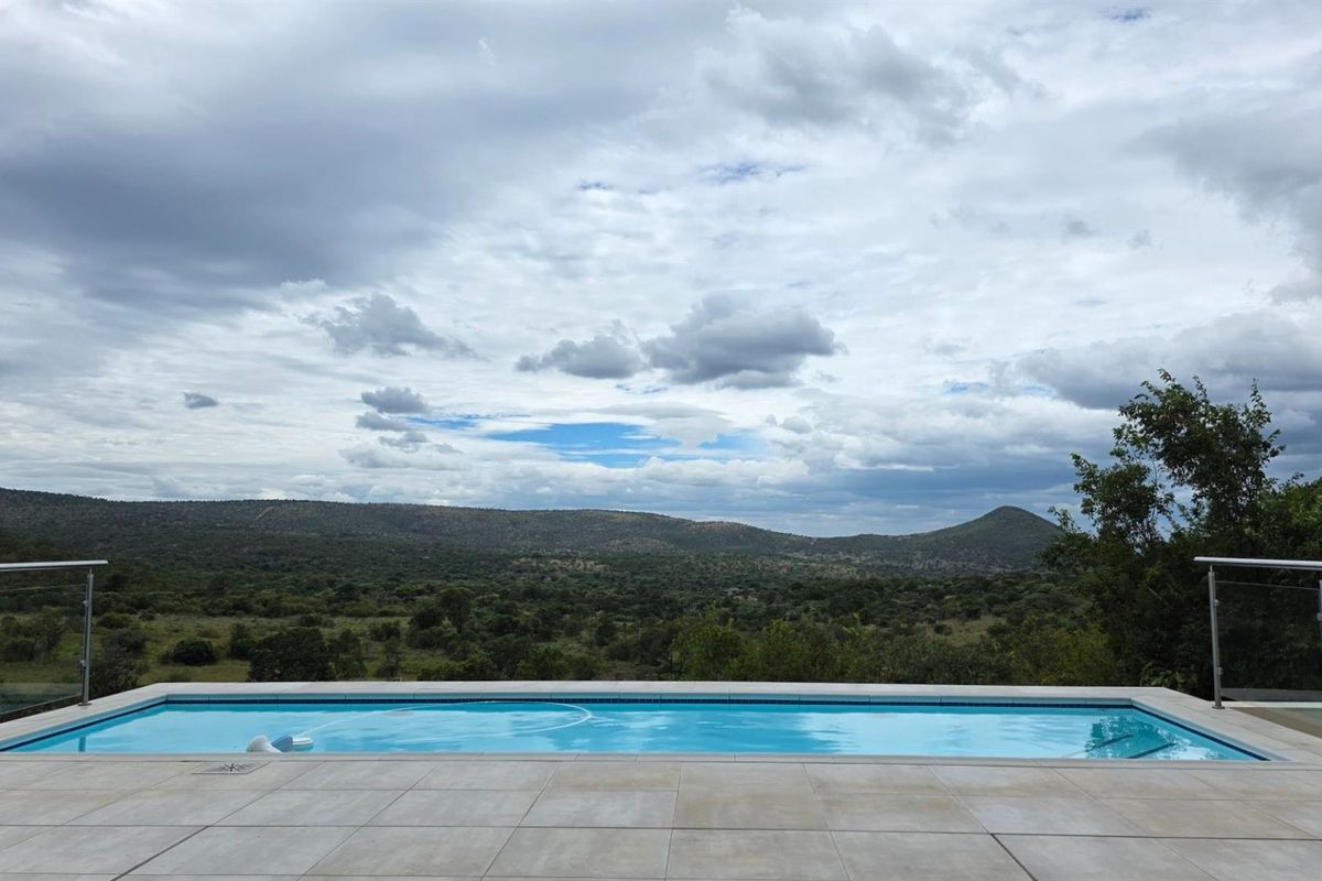 Zwartkloof - Luxurious three bedroom home with spectacular views - Photo 3