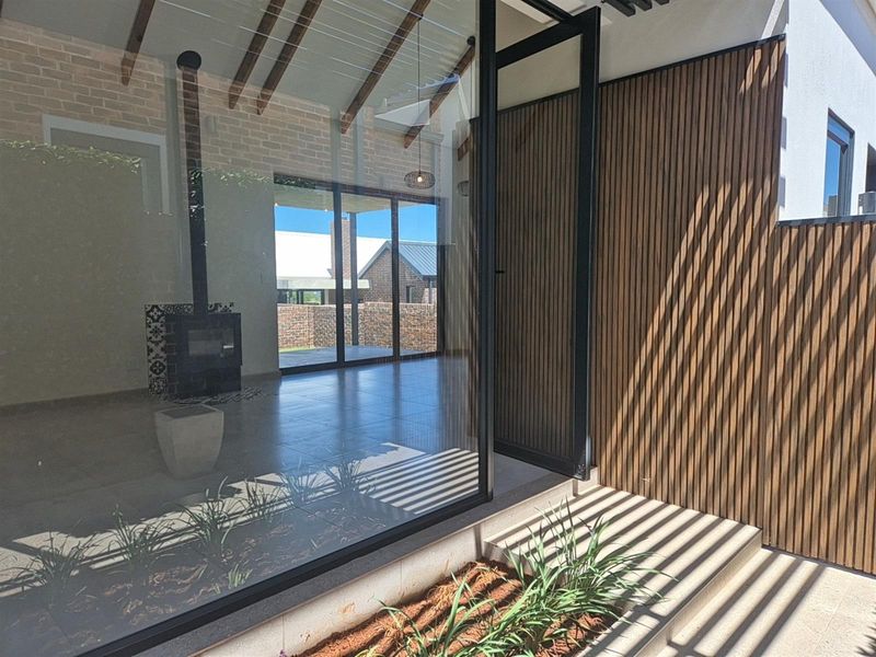 The Peak of Modern Living: An Exclusive, Eco-Intelligent Sanctuary for sale - Helderzicht Eco Estate - Photo 3