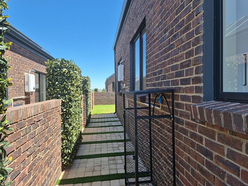 The Peak of Modern Living: An Exclusive, Eco-Intelligent Sanctuary for sale - Helderzicht Eco Estate - Photo 10