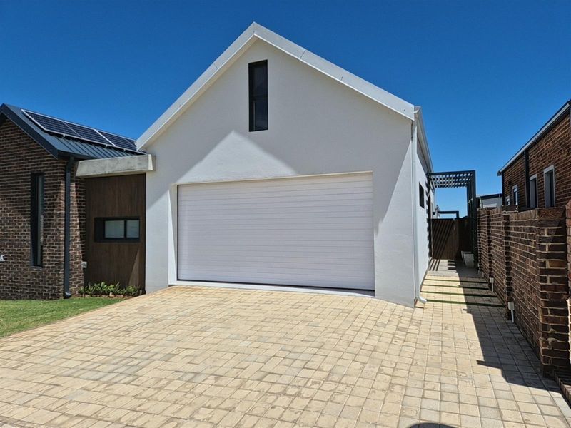 The Peak of Modern Living: An Exclusive, Eco-Intelligent Sanctuary for sale - Helderzicht Eco Estate - Photo 2