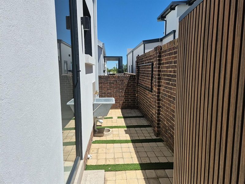 The Peak of Modern Living: An Exclusive, Eco-Intelligent Sanctuary for sale - Helderzicht Eco Estate - Photo 4