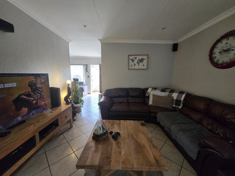 FOR SALE | Neat 2 Bedroom Corner Unit in Deo Favere - Photo 6