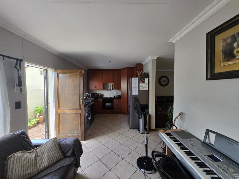 FOR SALE | Neat 2 Bedroom Corner Unit in Deo Favere - Photo 3