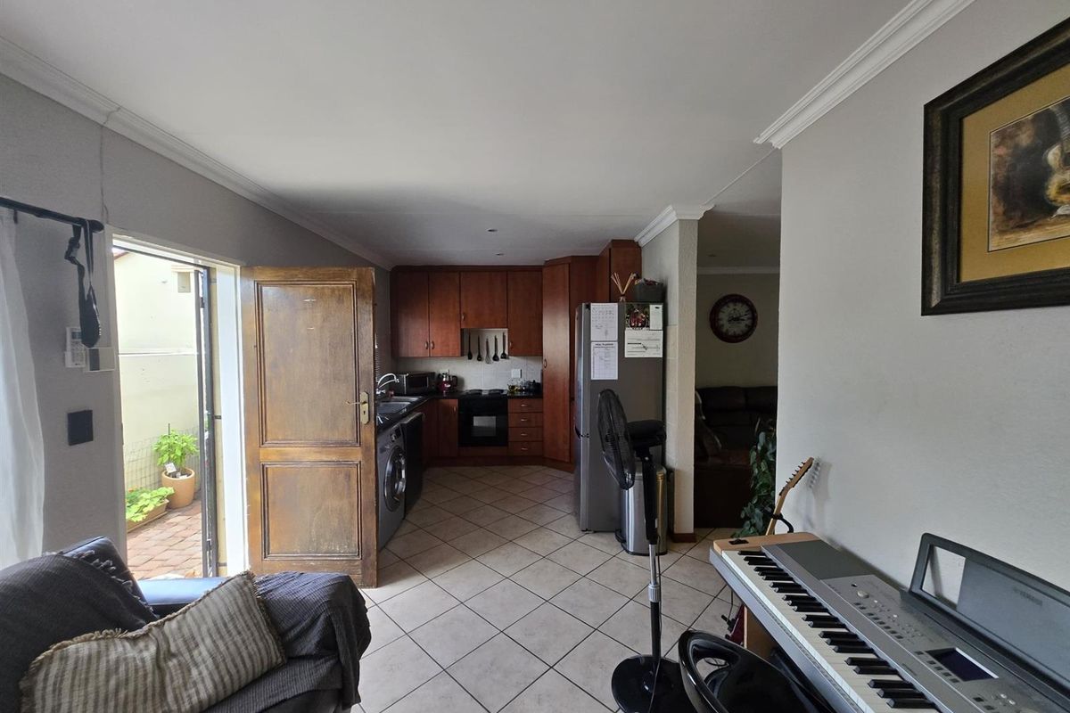FOR SALE | Neat 2 Bedroom Corner Unit in Deo Favere - Photo 3