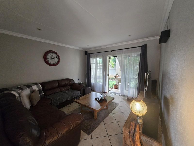 FOR SALE | Neat 2 Bedroom Corner Unit in Deo Favere - Photo 8