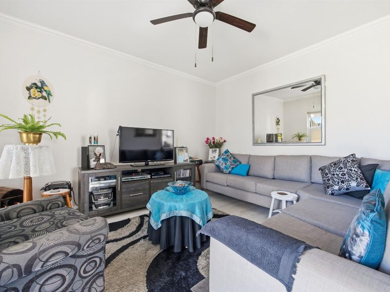 Lockup and Go property in a sought-after estate. - Photo 4