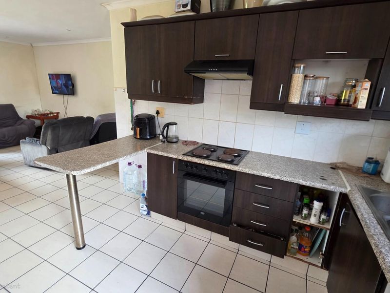 Beautiful 2 bedroom, 2 bathroom Townhouse in the Eco Estate - Photo 7