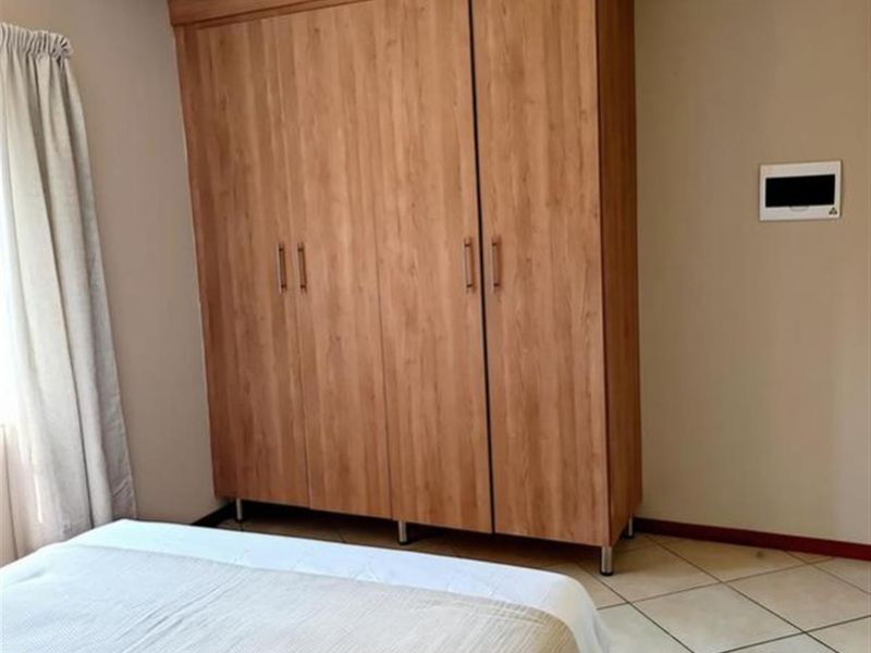 A Secured 2 Bedroom Apartment For Sale In Noordwyk! - Photo 10