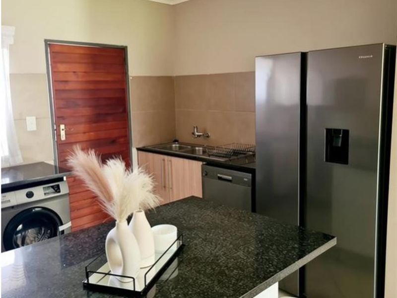 A Secured 2 Bedroom Apartment For Sale In Noordwyk! - Photo 4