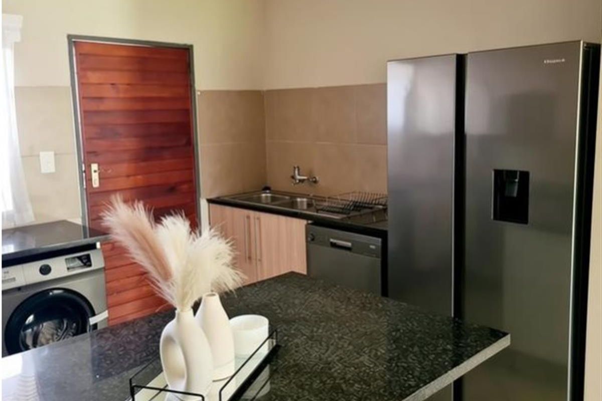 A Secured 2 Bedroom Apartment For Sale In Noordwyk! - Photo 4