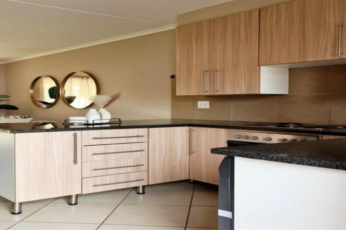 A Secured 2 Bedroom Apartment For Sale In Noordwyk! - Photo 2