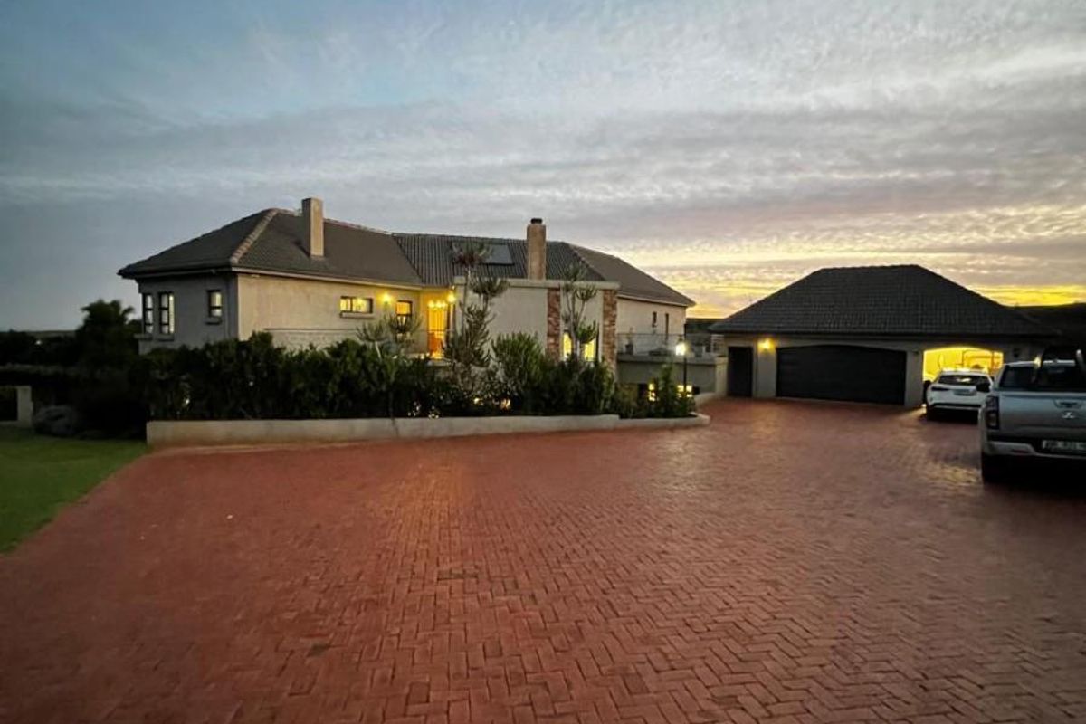 House For Sale in Kabeljauws, Jeffreys Bay - Photo 2