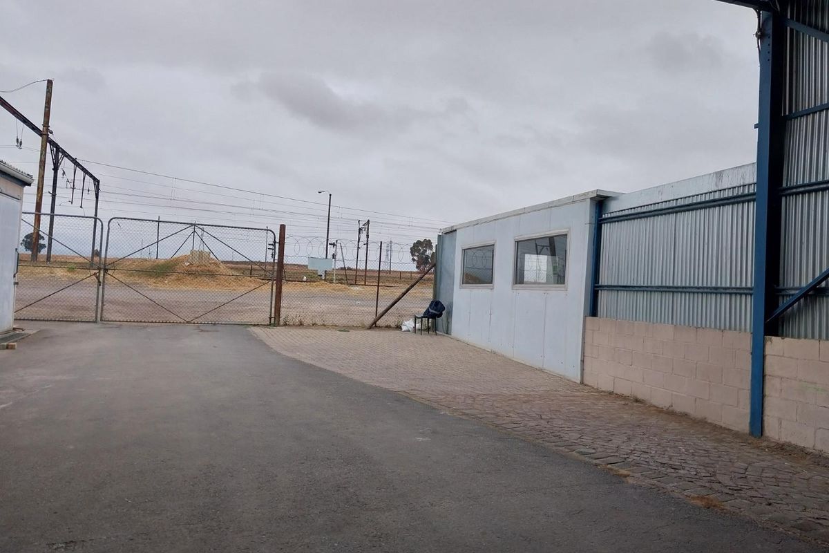 Specialised Industrial Facility with 300kVA Power and Temperature Control - Photo 4