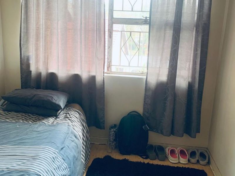 Modern 2-Bed Apartment in a Secure Northfields Complex, Buccleuch. - Photo 9