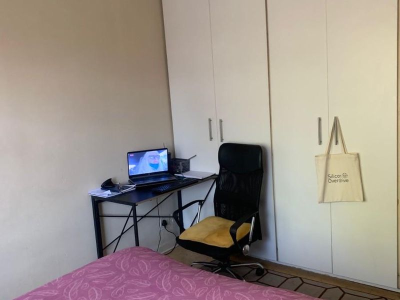 Modern 2-Bed Apartment in a Secure Northfields Complex, Buccleuch. - Photo 7