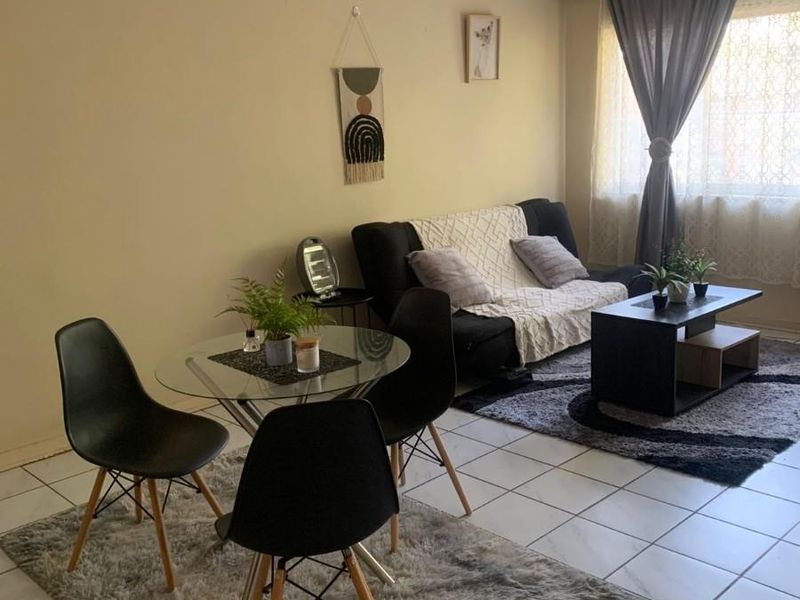 Modern 2-Bed Apartment in a Secure Northfields Complex, Buccleuch. - Photo 3