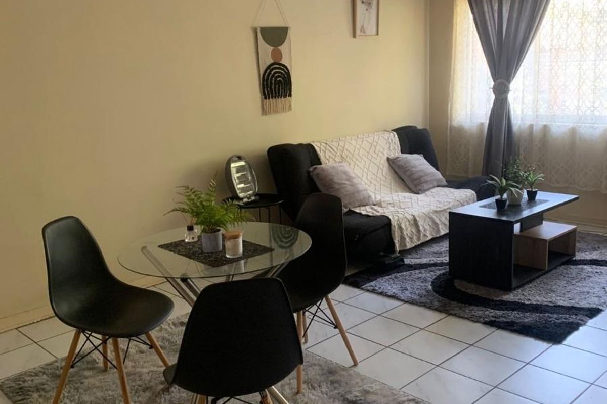 Modern 2-Bed Apartment in a Secure Northfields Complex, Buccleuch. - Photo 3