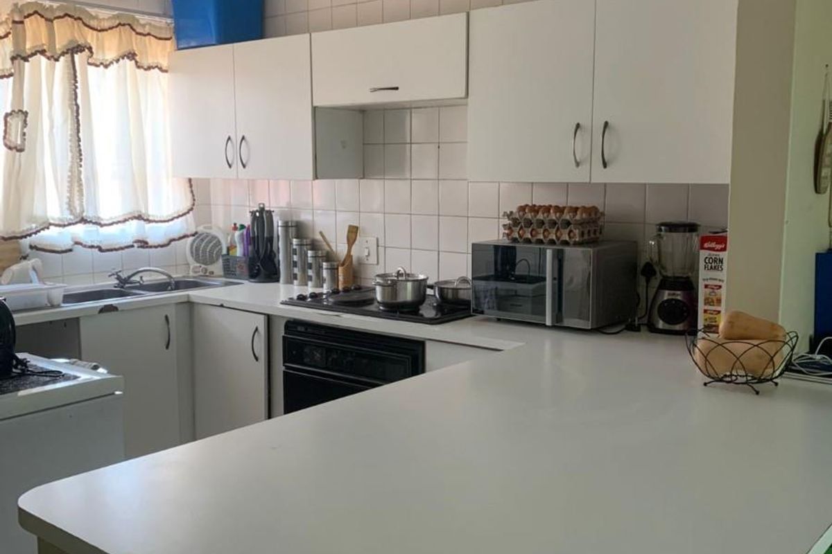 Modern 2-Bed Apartment in a Secure Northfields Complex, Buccleuch. - Photo 5