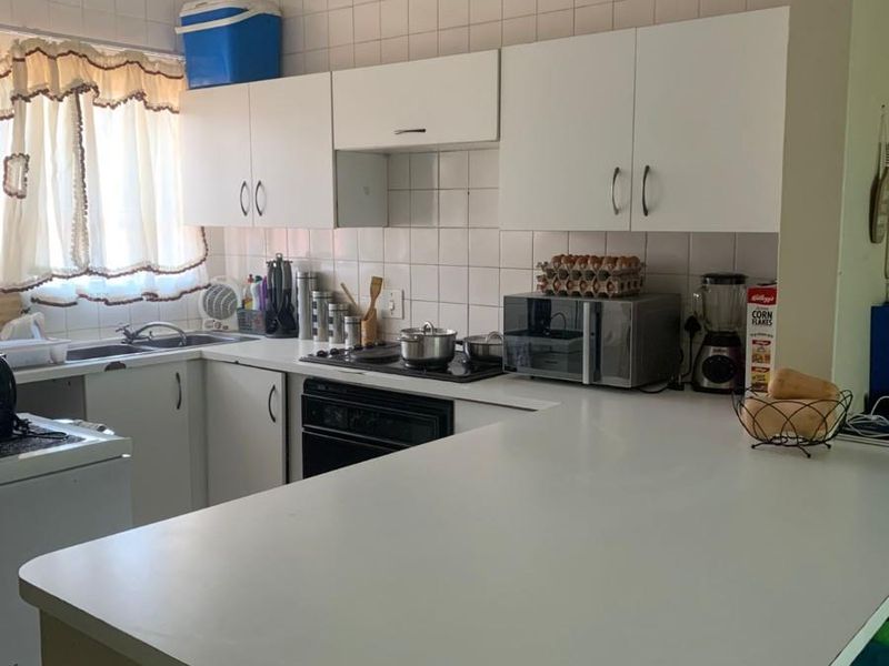 Modern 2-Bed Apartment in a Secure Northfields Complex, Buccleuch. - Photo 4