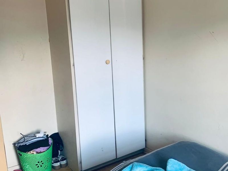 Modern 2-Bed Apartment in a Secure Northfields Complex, Buccleuch. - Photo 8