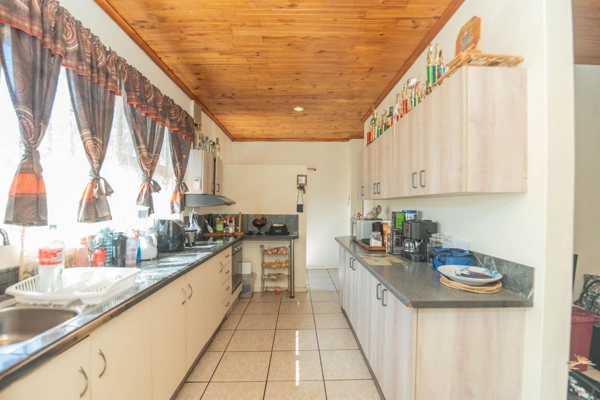 Great Starter Home or Investment - No levies  | Listed by Tanya Ruppersburg, eXp Realty - Photo 5