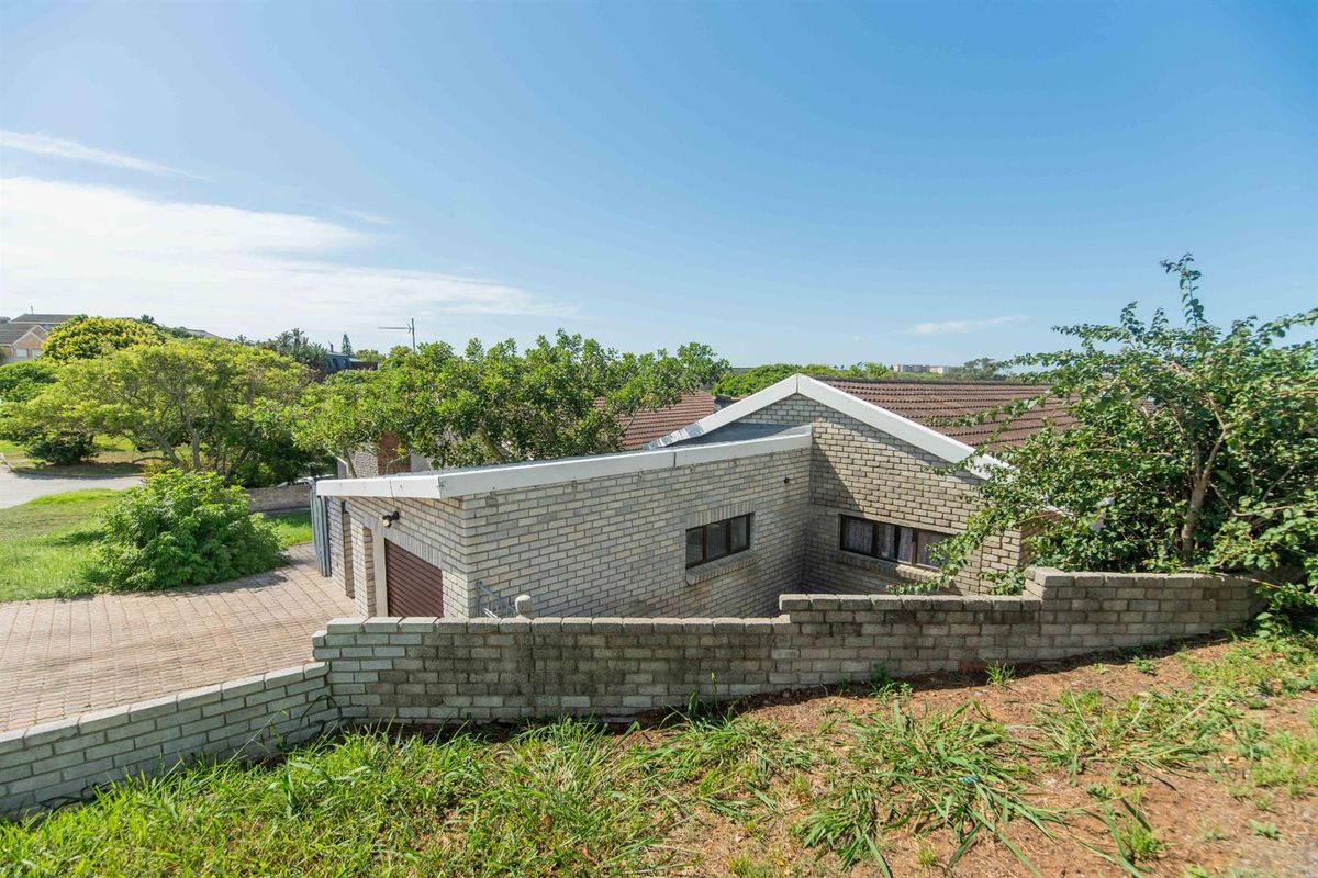 Great Starter Home or Investment - No levies  | Listed by Tanya Ruppersburg, eXp Realty - Photo 2