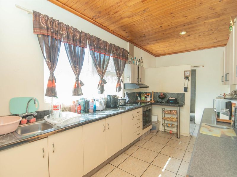 Great Starter Home or Investment - No levies  | Listed by Tanya Ruppersburg, eXp Realty - Photo 4