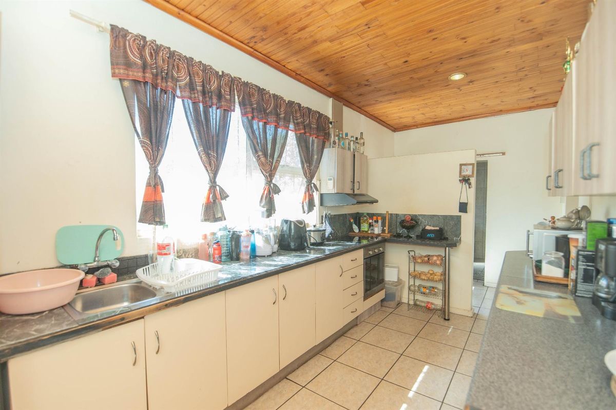 Great Starter Home or Investment - No levies  | Listed by Tanya Ruppersburg, eXp Realty - Photo 4