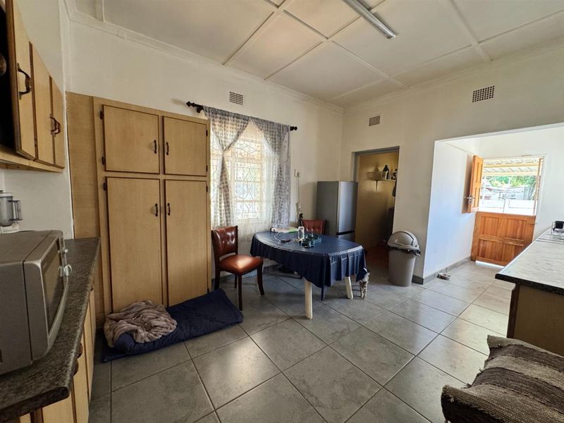 A Place to Call Home: Sun-Drenched Comfort in Heart of Herlear, Kimberley - Photo 9