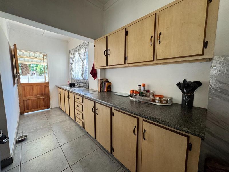 A Place to Call Home: Sun-Drenched Comfort in Heart of Herlear, Kimberley - Photo 7