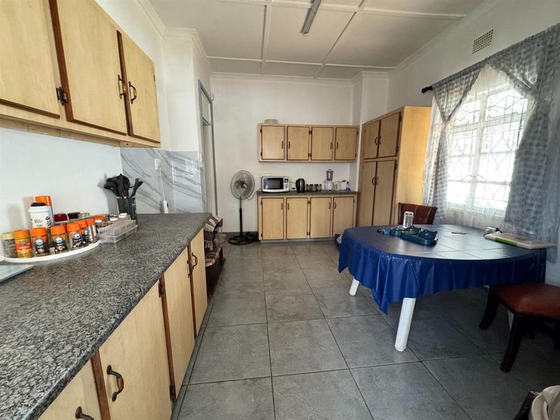 A Place to Call Home: Sun-Drenched Comfort in Heart of Herlear, Kimberley - Photo 6