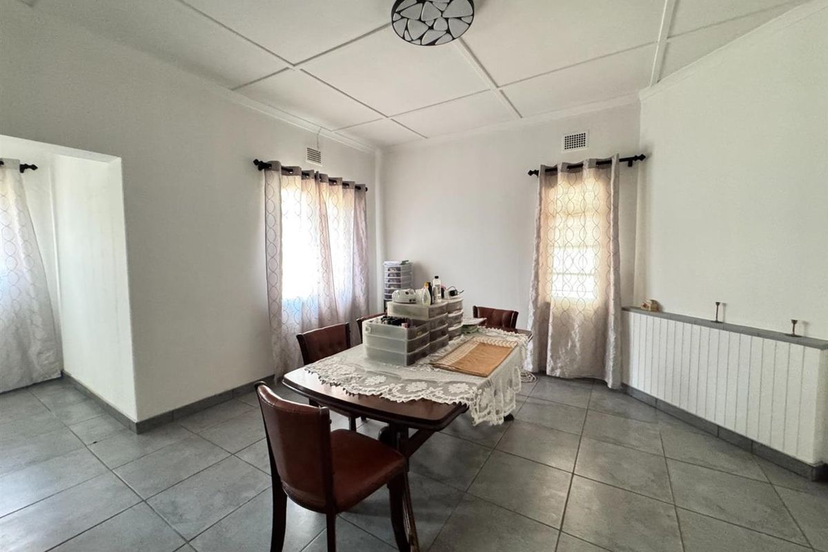 A Place to Call Home: Sun-Drenched Comfort in Heart of Herlear, Kimberley - Photo 4