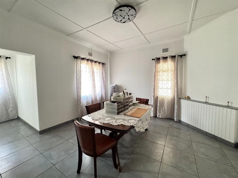 A Place to Call Home: Sun-Drenched Comfort in Heart of Herlear, Kimberley - Photo 4