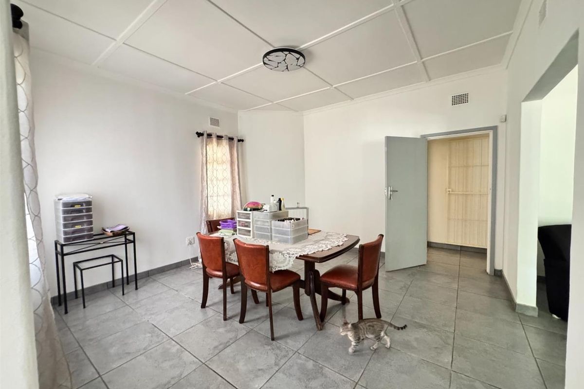 A Place to Call Home: Sun-Drenched Comfort in Heart of Herlear, Kimberley - Photo 5