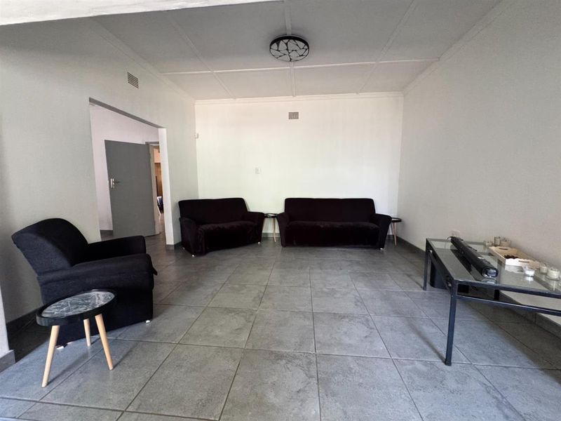 A Place to Call Home: Sun-Drenched Comfort in Heart of Herlear, Kimberley - Photo 3