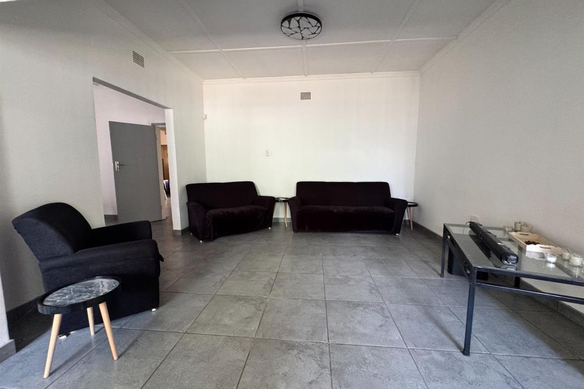 A Place to Call Home: Sun-Drenched Comfort in Heart of Herlear, Kimberley - Photo 3