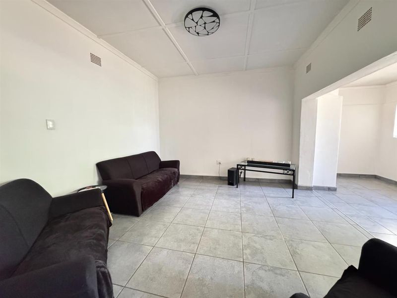 A Place to Call Home: Sun-Drenched Comfort in Heart of Herlear, Kimberley - Photo 2