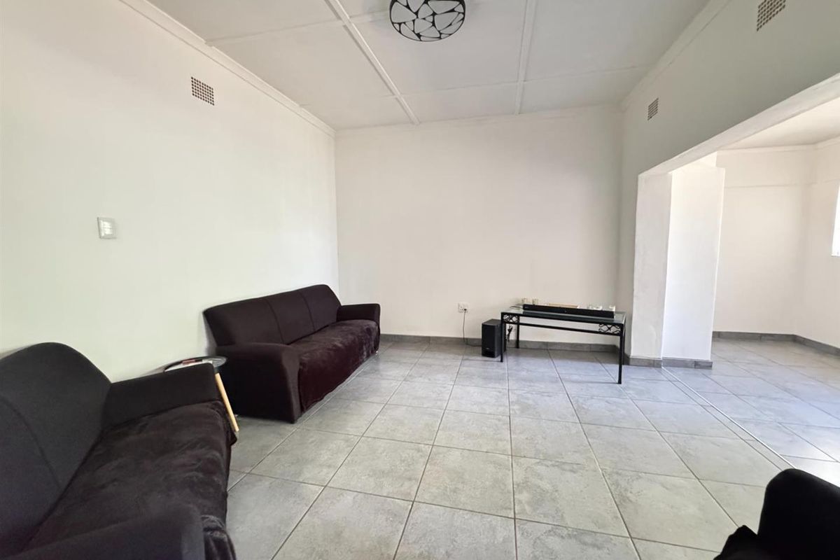 A Place to Call Home: Sun-Drenched Comfort in Heart of Herlear, Kimberley - Photo 2