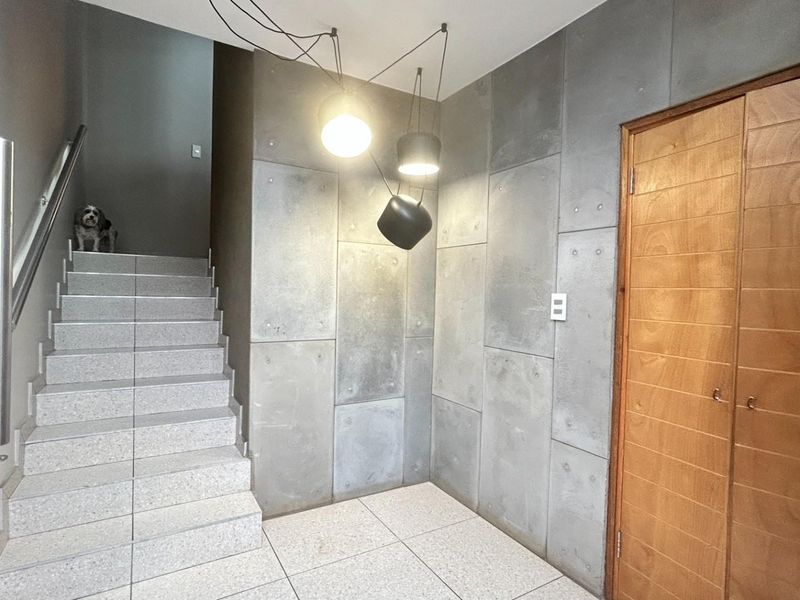 ULTRA-LUXURY TRIPLE-STOREY MASTERPIECE | WATERKLOOF RIDGE - Photo 2