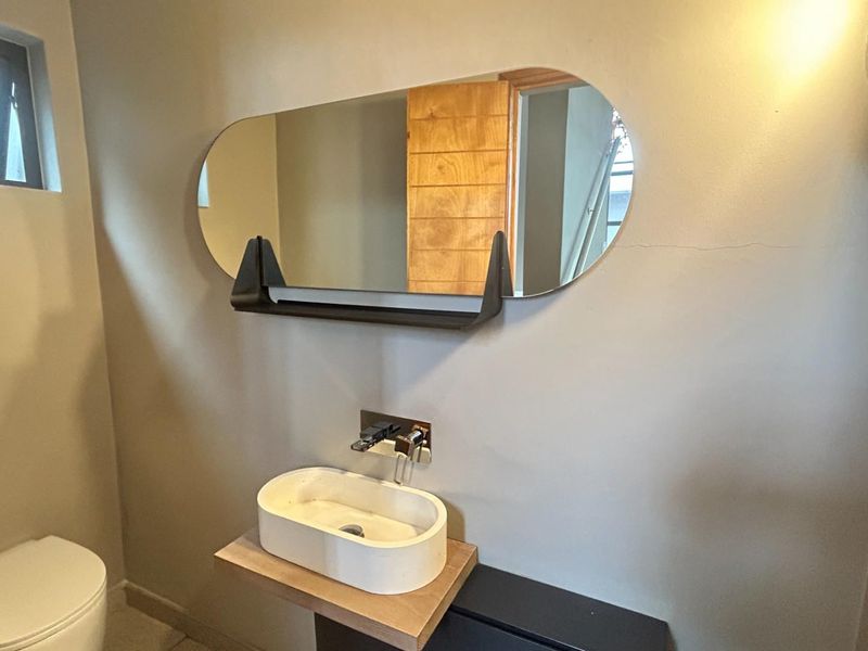 ULTRA-LUXURY TRIPLE-STOREY MASTERPIECE | WATERKLOOF RIDGE - Photo 5